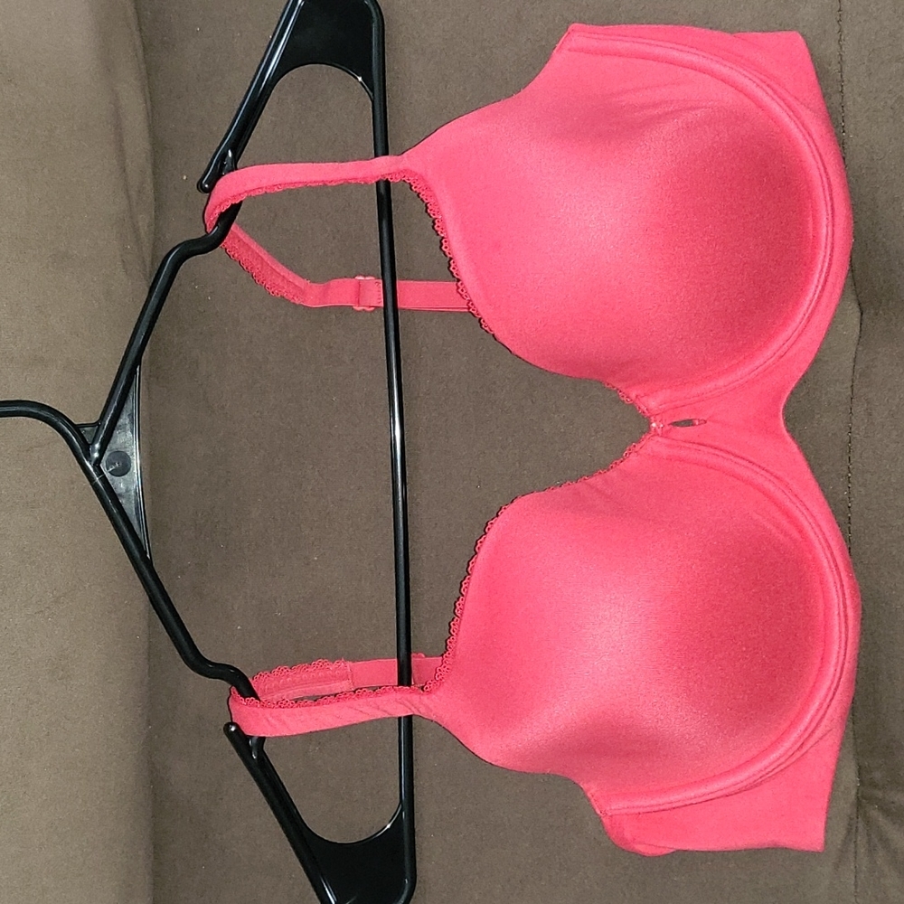 Victoria's Secret 34DD bra